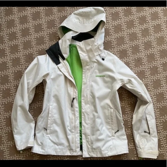 White patagonia ski jacket hotsell